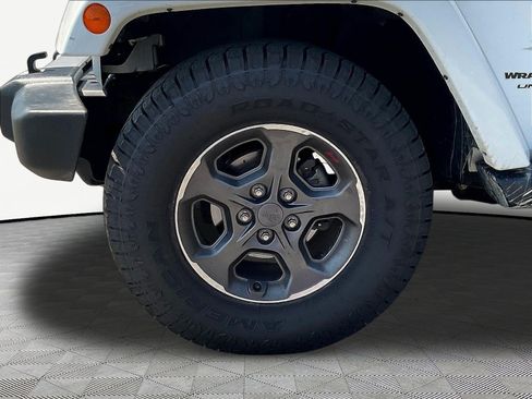 Used 2018 Jeep Wrangler Unlimited Sahara AWD/4WD image 31