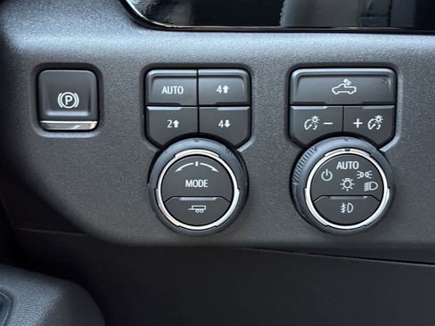 New 2026 Chevrolet Silverado 1500 LT Trail Boss w/ Convenience Package II AWD/4WD image 36