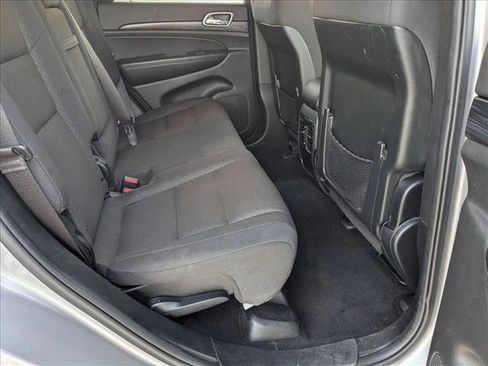 Used 2019 Jeep Grand Cherokee Laredo image 18