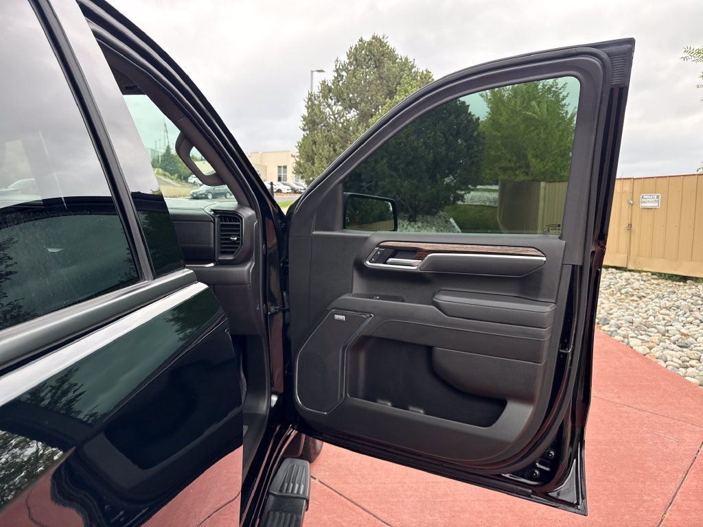 Used 2025 GMC Sierra 1500 Elevation w/ Preferred Package AWD/4WD image 26