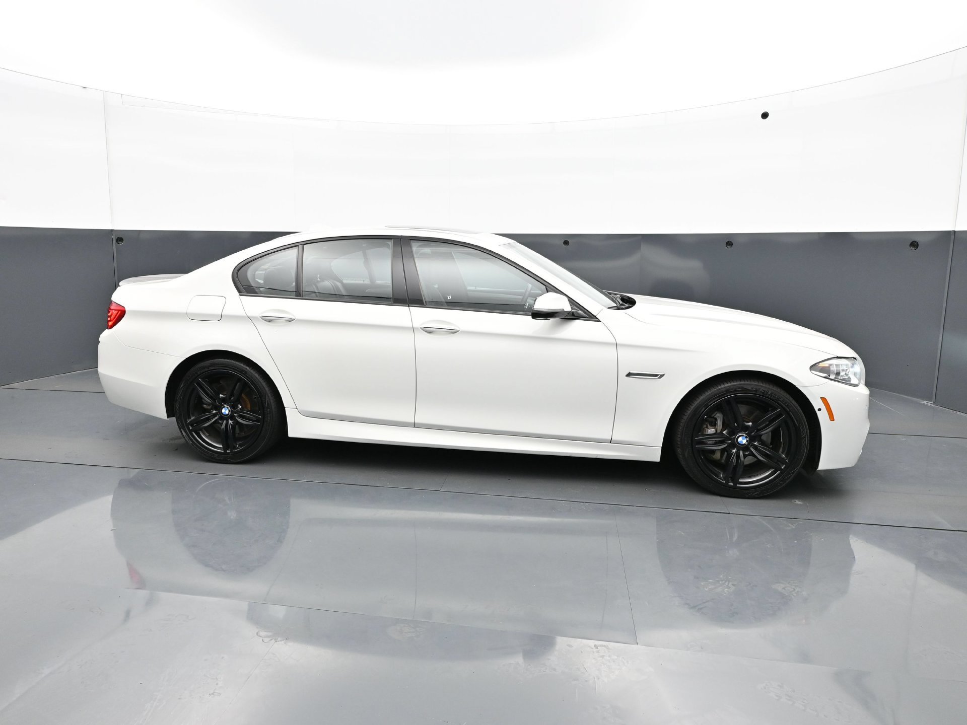 Used 2016 BMW 535i xDrive Sedan AWD/4WD image 8