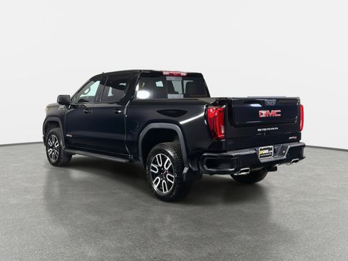 Used 2024 GMC Sierra 1500 AT4 w/ Technology Package AWD/4WD image 5
