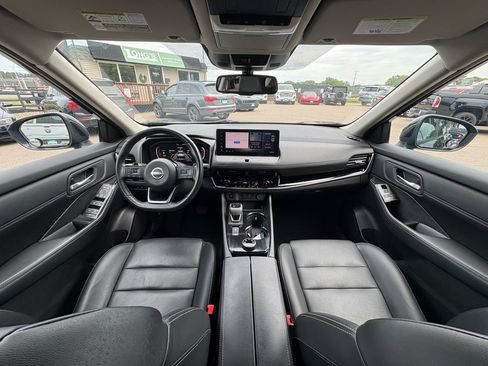 Used 2024 Nissan Rogue SL AWD/4WD image 11