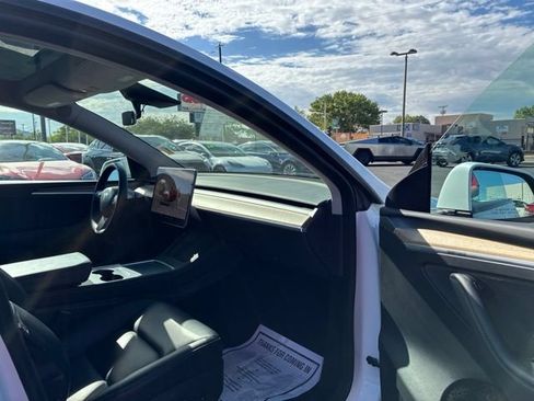 Used 2023 Tesla Model Y AWD image 25