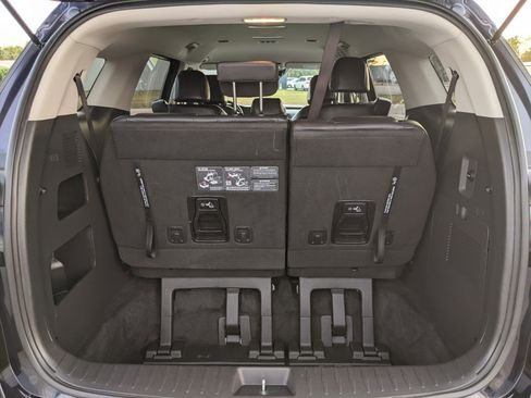 Certified 2024 Kia Carnival LX image 10
