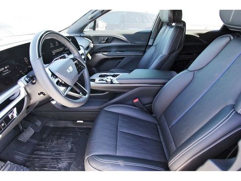 New 2026 Cadillac Lyriq Luxury image 6