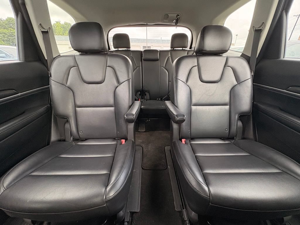 Used 2025 Kia Telluride S FWD image 32