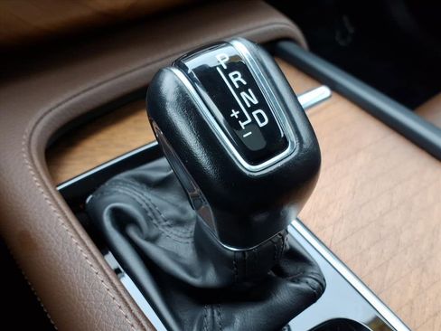 Used 2021 Volvo XC90 T6 Momentum w/ Protection Package Premier image 22