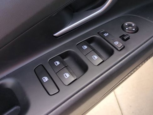 Used 2023 Hyundai Elantra SEL image 12