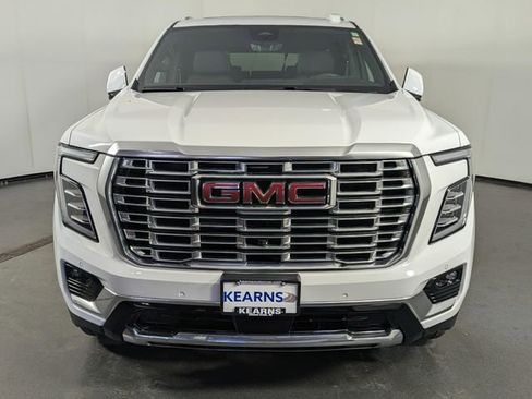 Used 2025 GMC Yukon Denali w/ Denali Reserve Package AWD/4WD image 3
