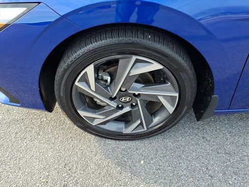 Used 2025 Hyundai Elantra Limited w/ Cargo Package image 6