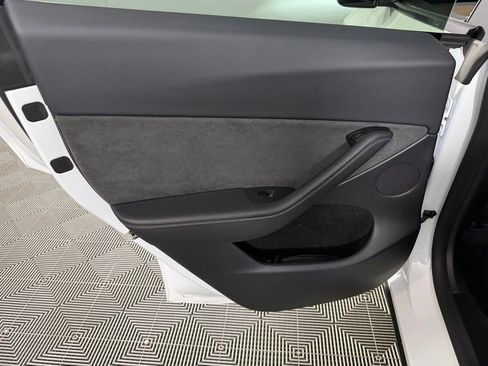 Used 2025 Tesla Model Y Performance image 33