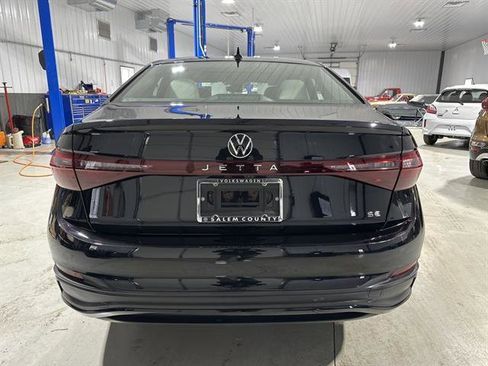 Certified 2025 Volkswagen Jetta SE image 6