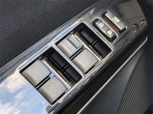 Used 2018 Toyota RAV4 Limited image 32