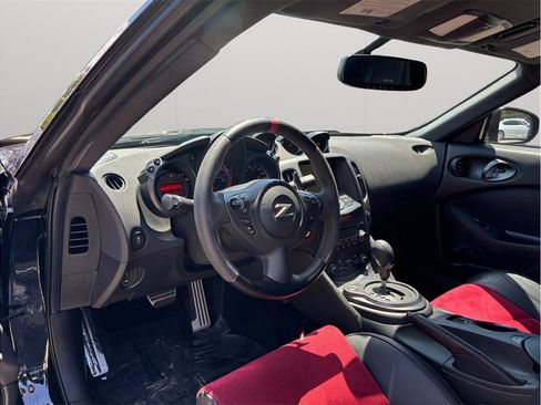 Used 2019 Nissan 370Z NISMO RWD image 6