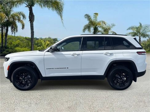 New 2026 Jeep Grand Cherokee Altitude image 2