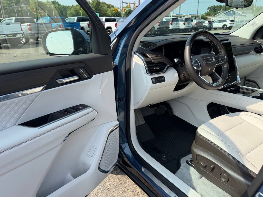 Used 2025 GMC Acadia Denali w/ Super Cruise Package AWD/4WD image 18