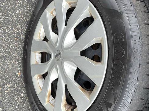 Used 2017 Nissan Rogue S AWD/4WD image 7
