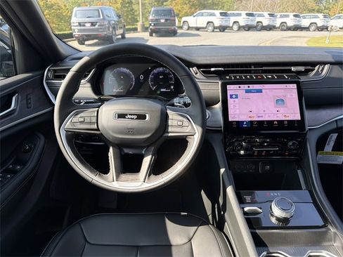 New 2025 Jeep Grand Cherokee Limited image 23