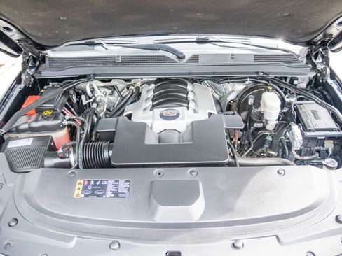 Used 2018 Cadillac Escalade Luxury image 33