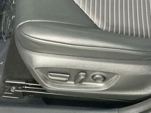 Used 2022 Toyota Camry SE image 16