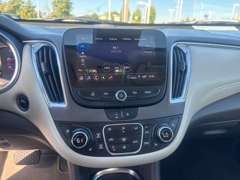 Used 2024 Chevrolet Malibu LT FWD image 18
