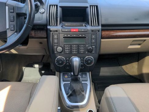 Used 2009 Land Rover LR2 HSE image 10