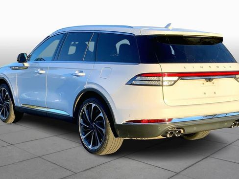 Used 2023 Lincoln Aviator Reserve w/ Equipment Group 201A image 11