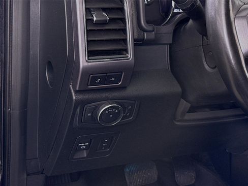 Used 2019 Ford Expedition Platinum image 4