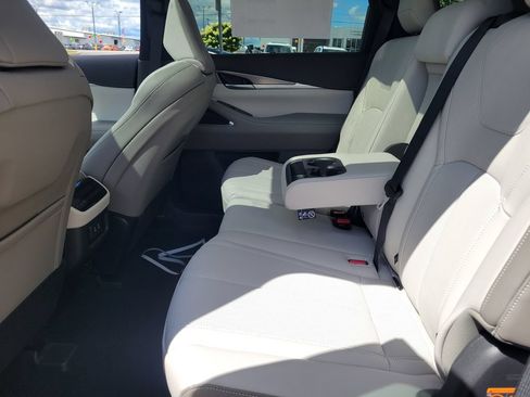 Certified 2026 INFINITI QX60 Luxe w/ Cargo Package AWD/4WD image 39