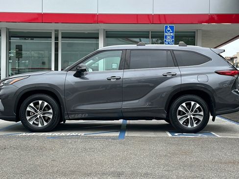 Used 2023 Toyota Highlander XLE w/ Protection Package #3 (TMS) AWD/4WD image 7
