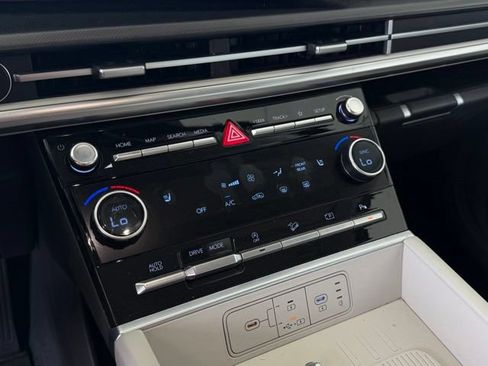 Used 2025 Hyundai Santa Fe SEL FWD image 24