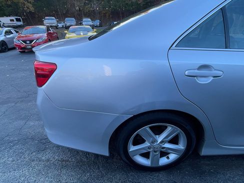 Used 2014 Toyota Camry SE image 9