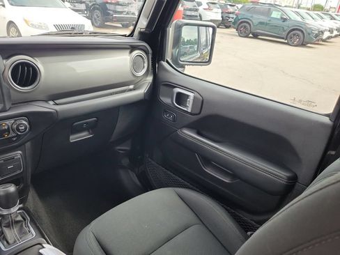 Used 2020 Jeep Wrangler Unlimited Sahara w/ Uconnect 4C Nav & Sound Group AWD/4WD image 12