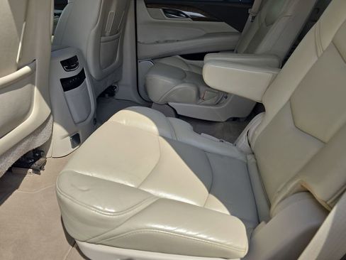 Used 2018 Cadillac Escalade Luxury RWD image 15