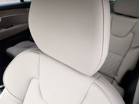 New 2026 Volvo XC90 T8 Plus w/ Protection Package Premier image 5