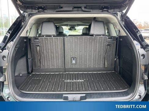 Used 2024 Toyota Highlander XLE image 11