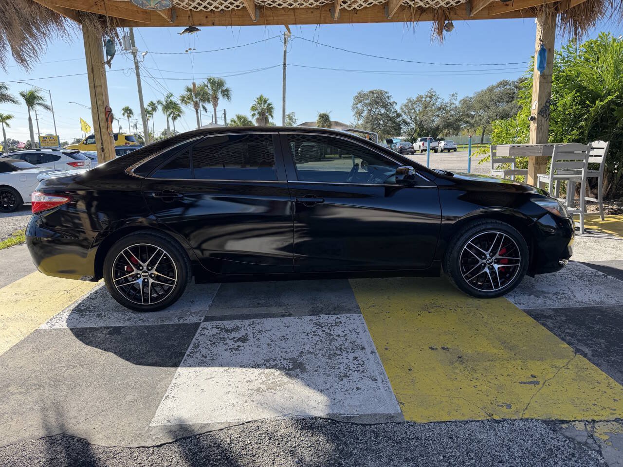 Used 2015 Toyota Camry SE FWD image 4