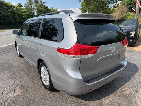 Used 2011 Toyota Sienna XLE w/ Premium Pkg FWD image 5
