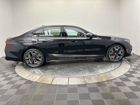 New 2027 BMW i5 xDrive40 AWD/4WD image 17