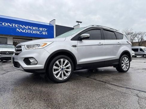 Used 2017 Ford Escape Titanium image 2