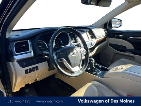 Used 2018 Toyota Highlander Limited image 2