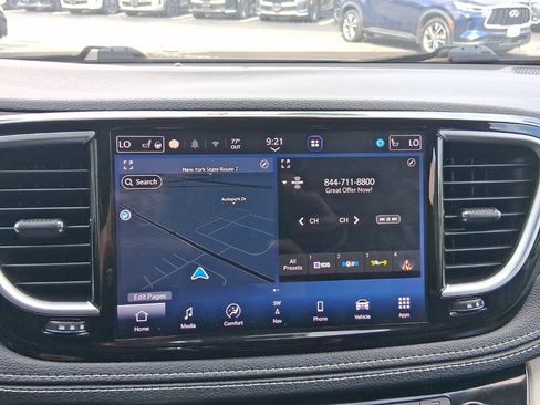 Used 2022 Chrysler Pacifica Limited AWD/4WD image 21