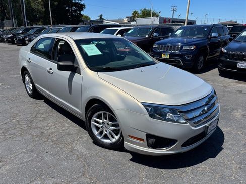Used 2010 Ford Fusion S FWD image 2