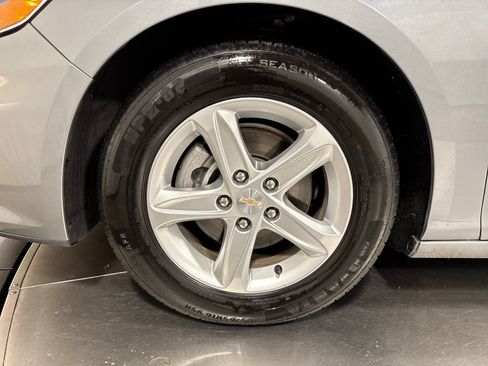 Used 2023 Chevrolet Malibu LT FWD image 2