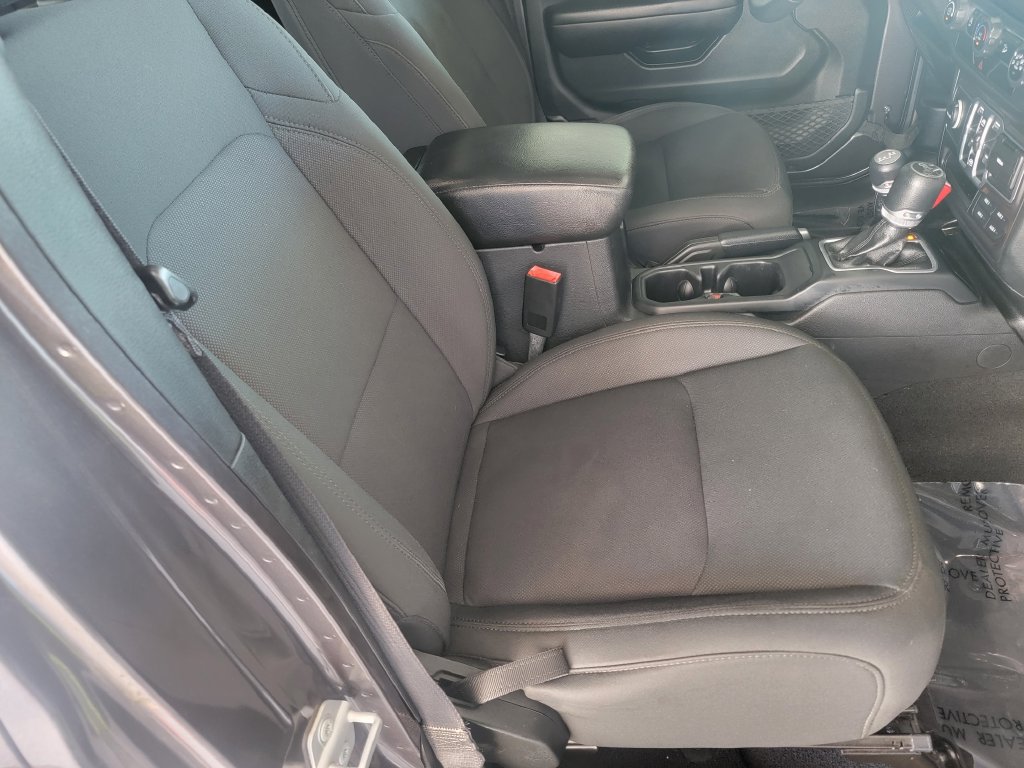 Used 2018 Jeep Wrangler Unlimited Sport S AWD/4WD image 13
