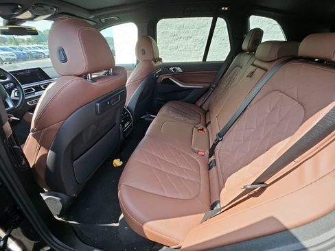 Used 2023 BMW X5 xDrive40i w/ Premium Package AWD/4WD image 9