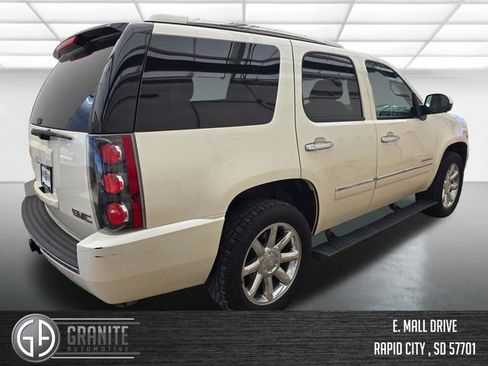 Used 2011 GMC Yukon Denali AWD/4WD image 5