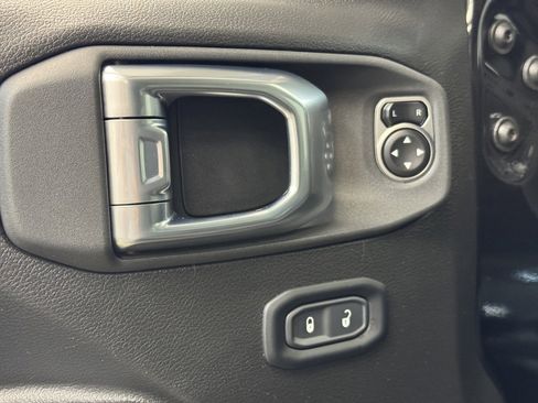 Used 2024 Jeep Gladiator Sport image 10