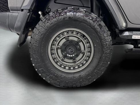 Used 2018 Jeep Wrangler Unlimited Sahara image 30